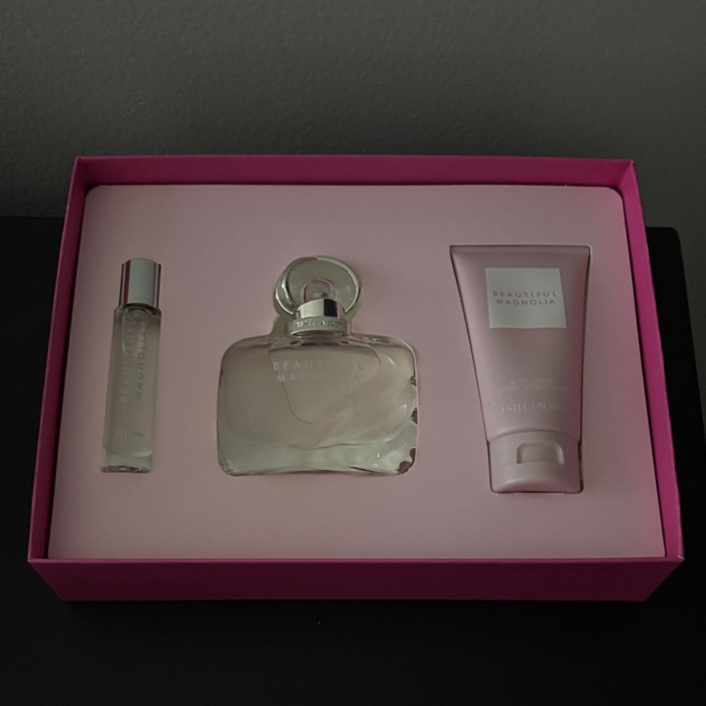 Estee Lauder Beautiful Magnolia Gift Set - Pink and White